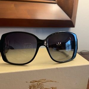 Burberry Sunglasses B4105-M